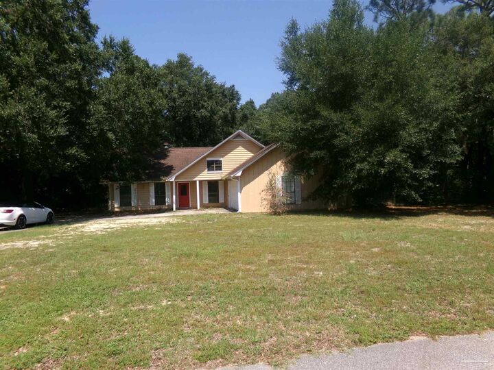 Property Photo: 6008 Kingswood Dr FL 32570