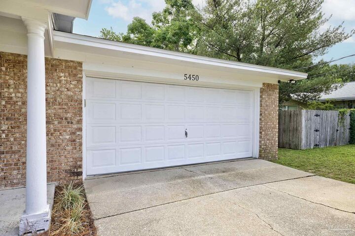 Property Photo:  5450 Flax Rd  FL 32504 