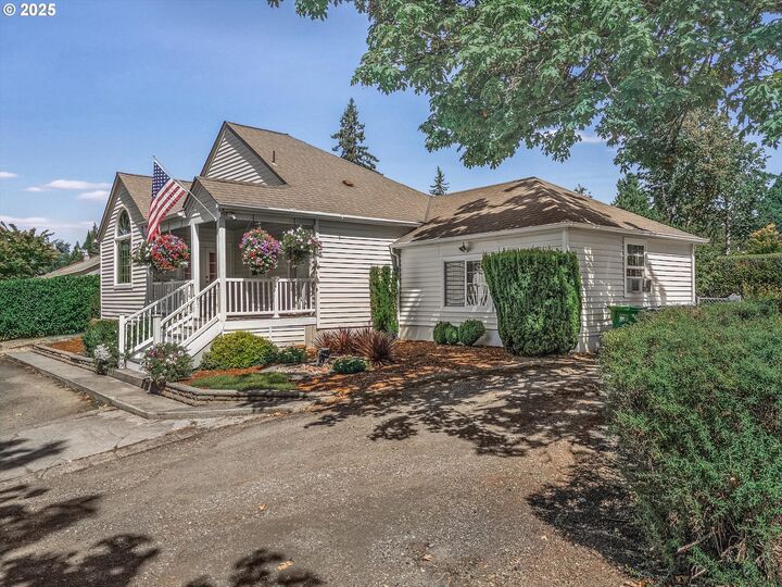 Property Photo:  15714 SE Oatfield Rd  OR 97267 