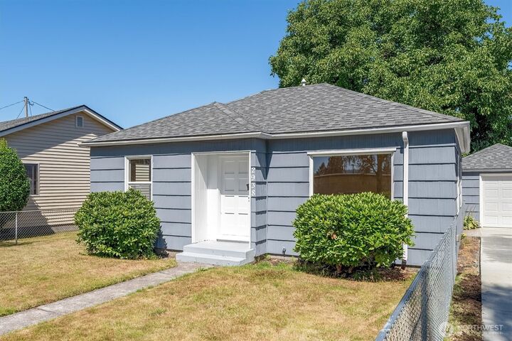 Property Photo: 2938 Washington Way WA 98632