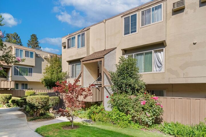 Property Photo: 380 Auburn Way 10 CA 95129