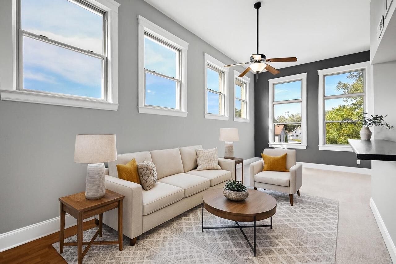 Property Photo: 1009 Summit Avenue 5 WI 53589