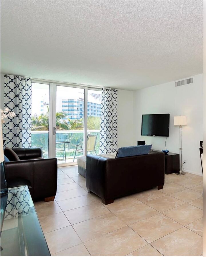 Property Photo:  3901 S Ocean Dr 4U  FL 33019 