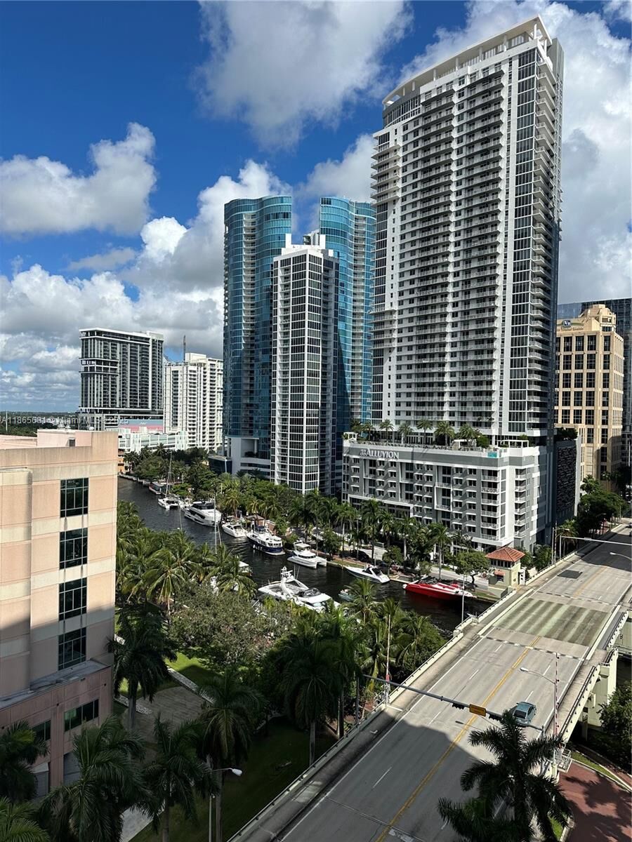 Property Photo: 511 SE 5th Ave 1214 FL 33301