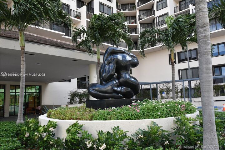 Property Photo:  540 Brickell Key Dr 316  FL 33131 