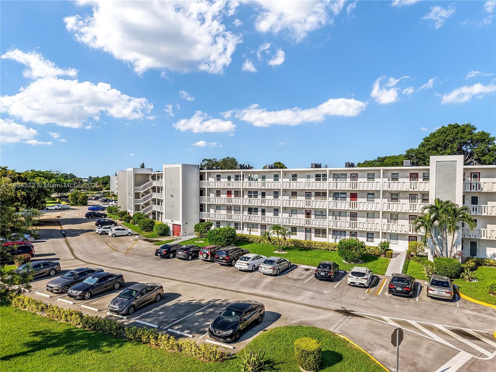 Property Photo: 1032 Ellesmere B 1032 FL 33442