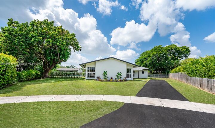 Property Photo:  