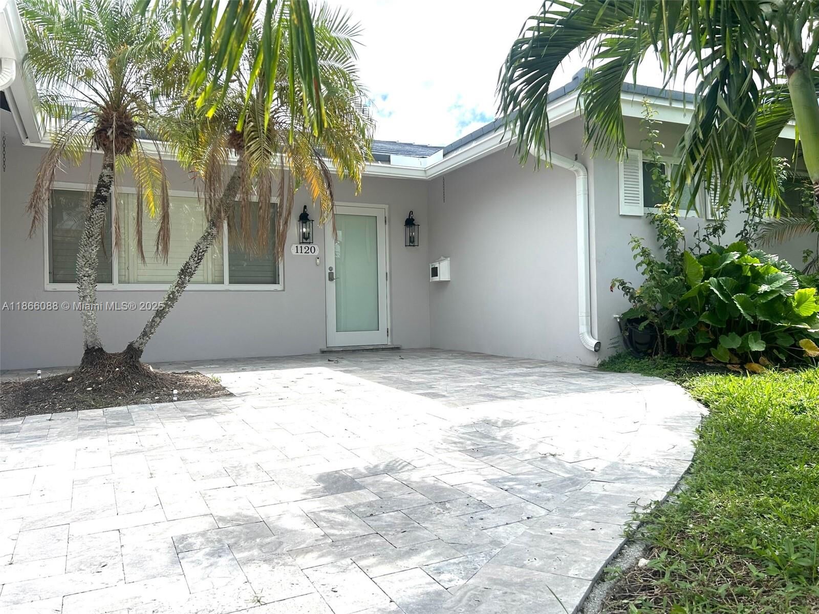 Property Photo:  1120 SE 6th Ter  FL 33060 