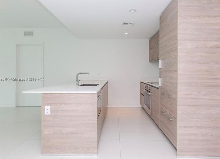 Property Photo: 1300 S Miami Ave 1602 FL 33130