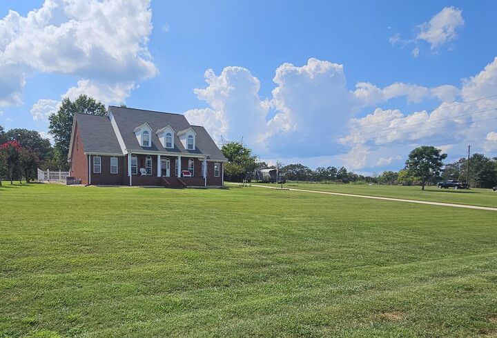 Property Photo:  295 Point Rd  AL 35661 - MUSCLE S 