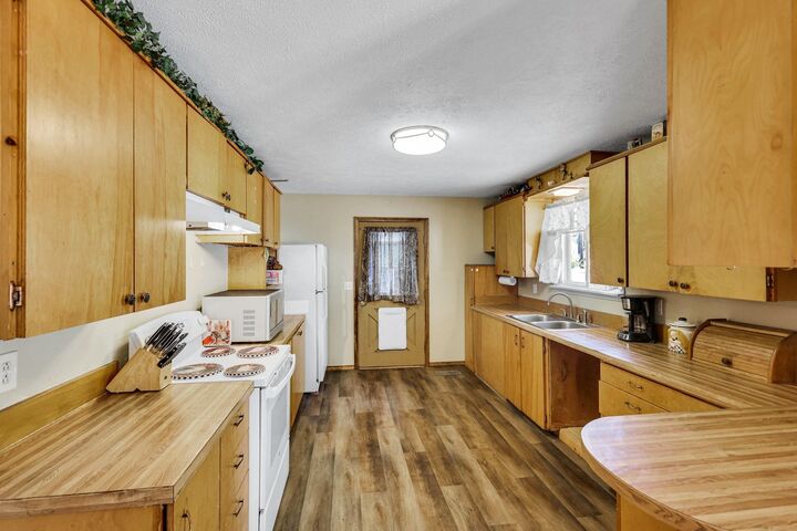 Property Photo: 319 N Fea Ave WA 99156