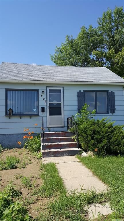 Property Photo:  1226 8th Street  SK S4A 1H3 
