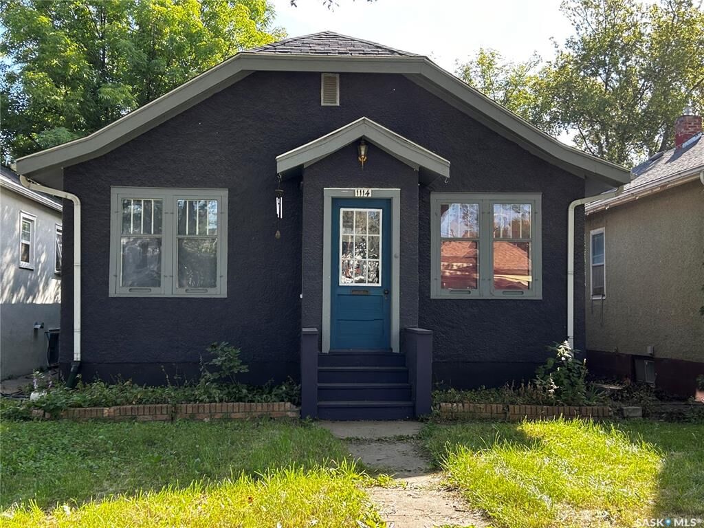 Property Photo:  1114 C Avenue N  SK S7L 1K4 