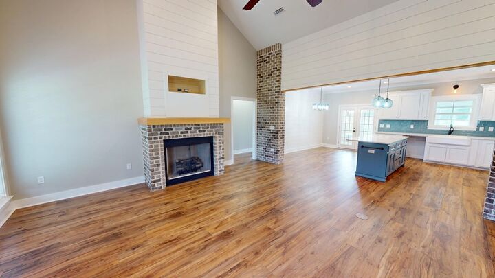 Property Photo: 2809 N County Road 19 AL 36477