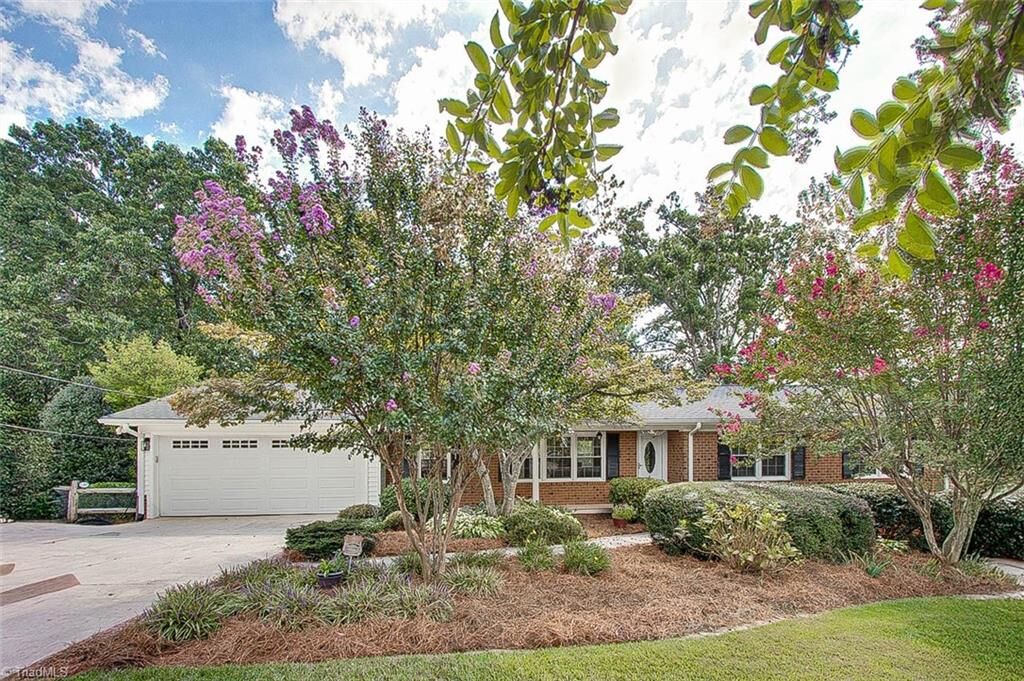 Property Photo: 1201 Lindale Drive NC 27205