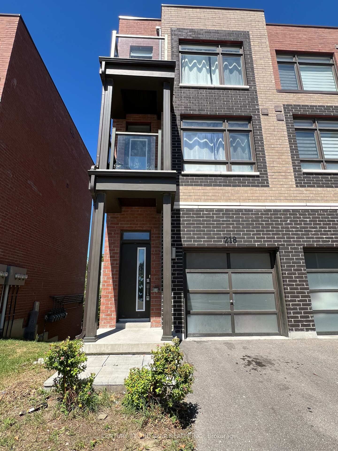 Property Photo:  218 Dalhousie Street  ON L4L 0L8 