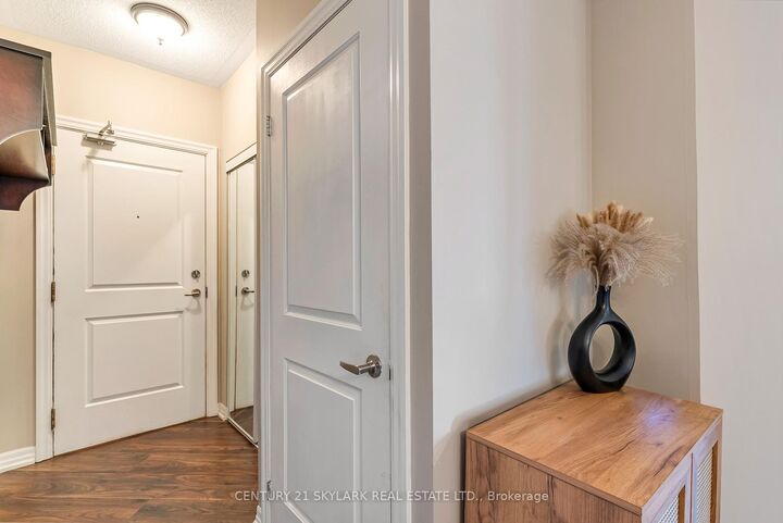 Photo de la propriété:  245 Dalesford Road 516  ON M8Y 4H7 