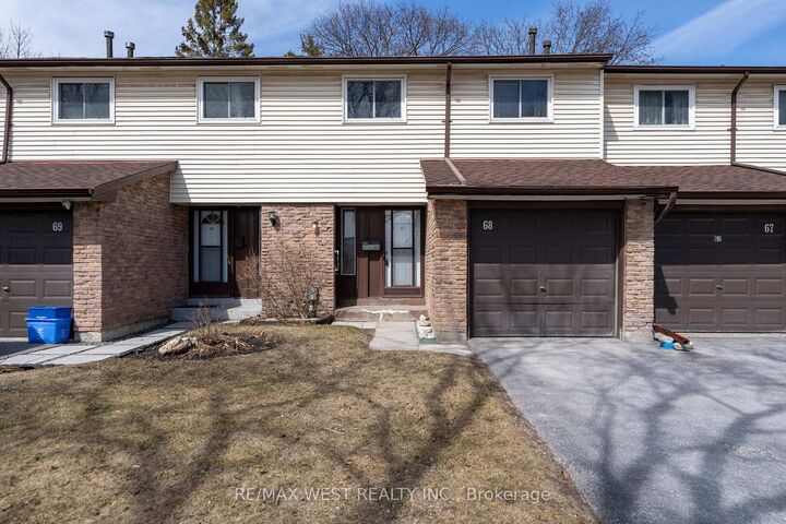 Property Photo:  222 Pearson Street 68  ON L1G 7C6 
