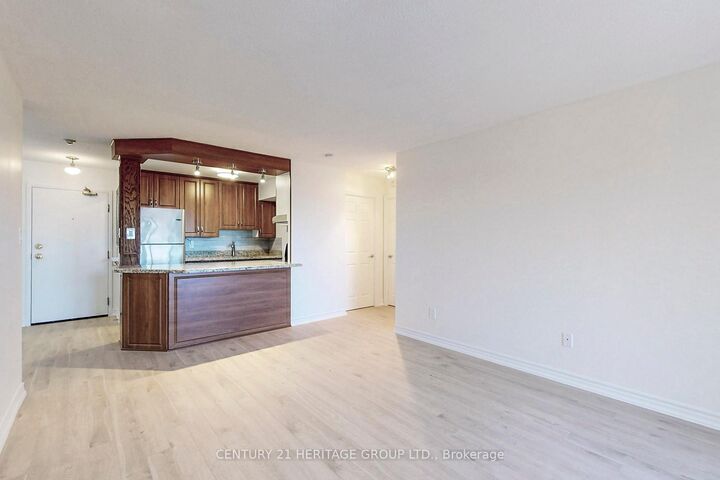 Property Photo: 326 Major Mackenzie Drive E 622 ON L4C 8T4