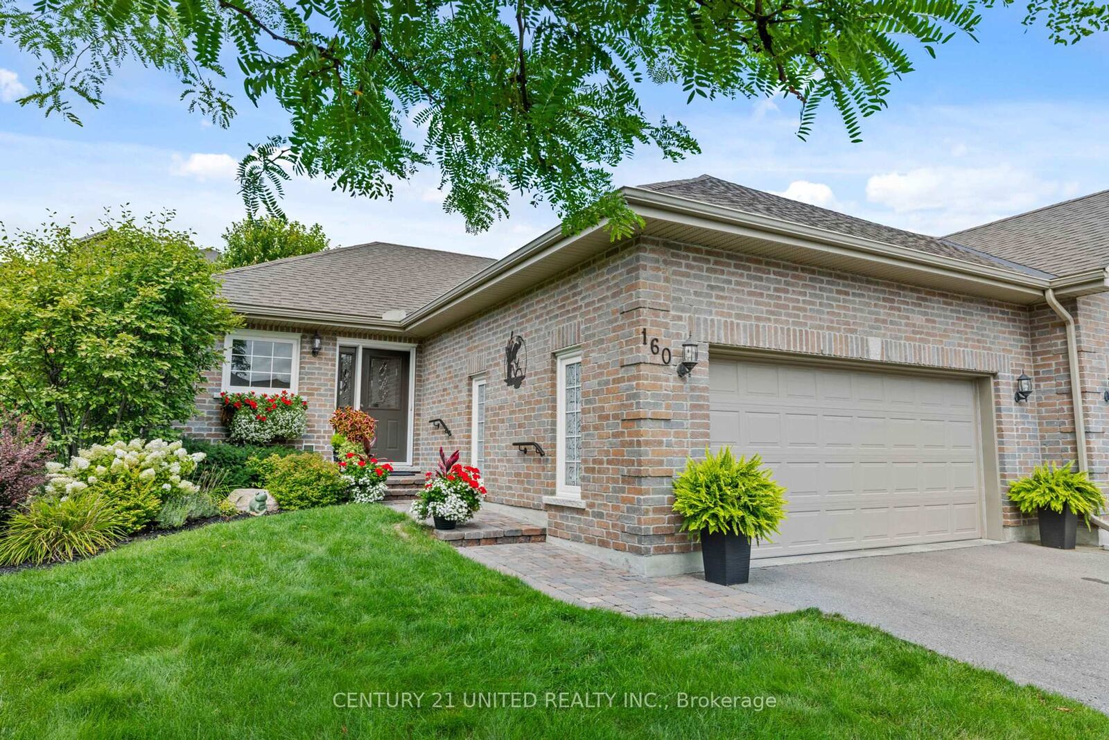 Photo de la propriété: 301 Carnegie Avenue 160 ON K9L 0E9