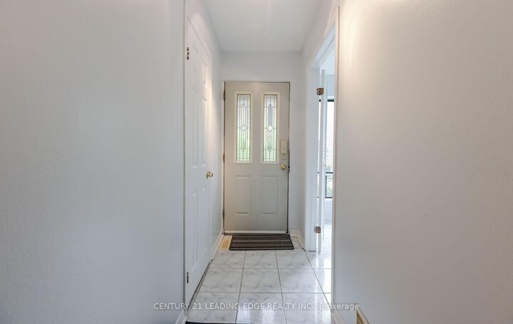 Photo de la propriété: 28 Livingston Road 70 ON M1E 4S5