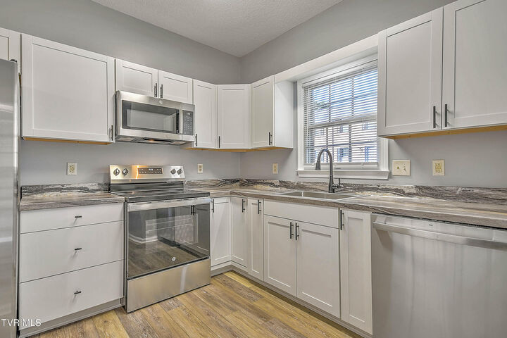 Property Photo: 1201 East 8 Th Avenue 4 TN 37601