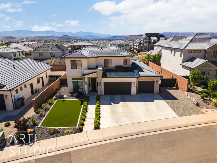 3330 S Walnut Canyon Dr  St George UT 84770 photo
