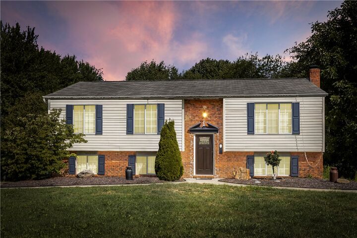 Property Photo:  331 Rolling Hills Rd  PA 15042 