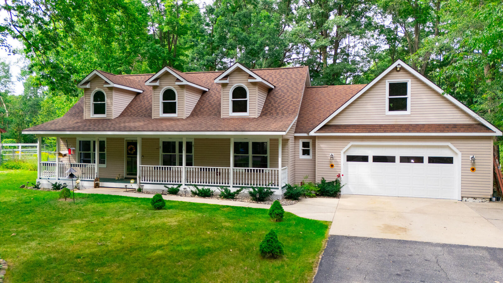 Property Photo:  204 Great Oak Drive  MI 48653 