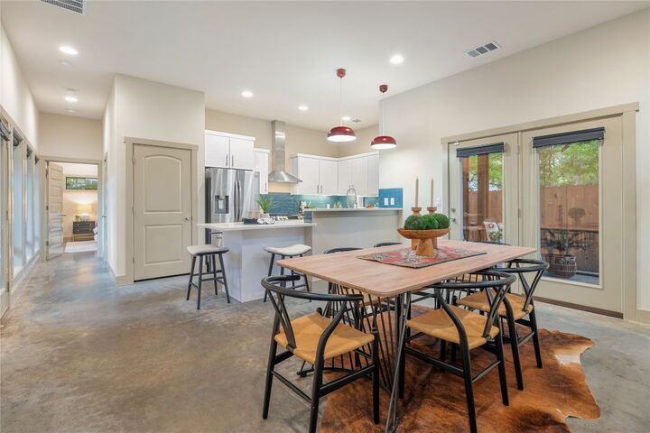 Property Photo: 2512 E 2nd Street TX 78702