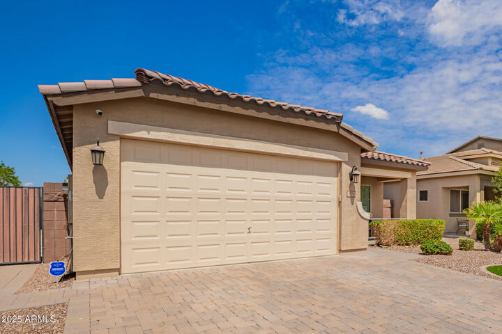 Property Photo: 878 W Banyan Avenue AZ 85140