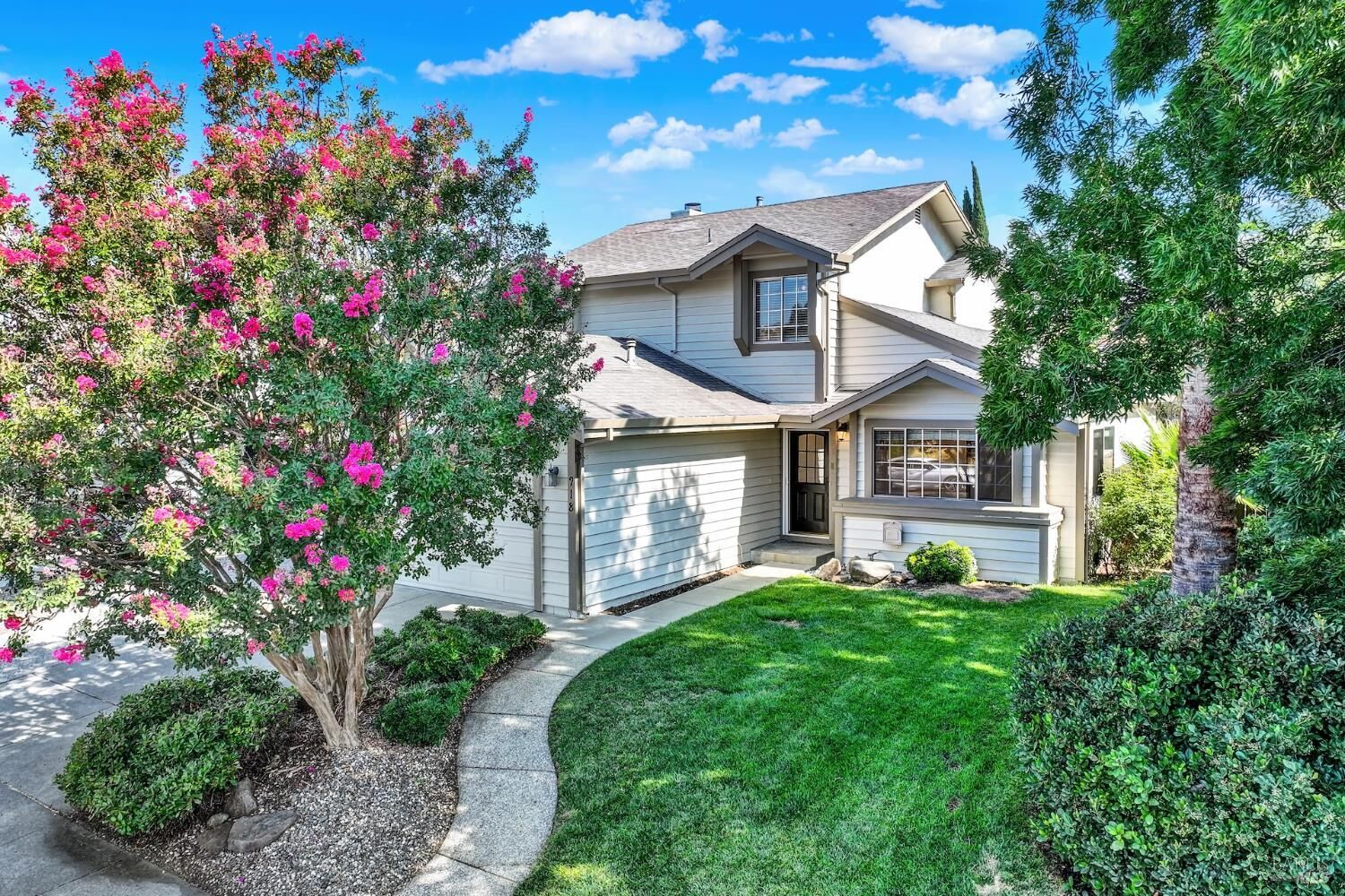 Property Photo: 218 Donegal Court CA 95688
