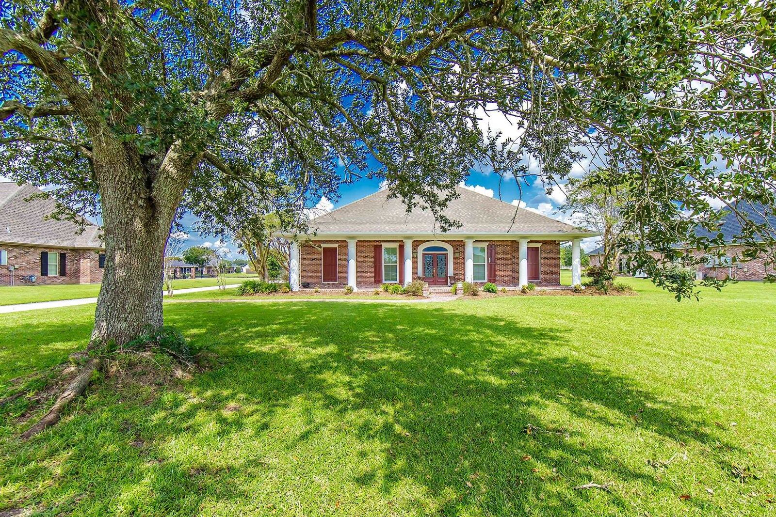 Property Photo: 216 Joshua Reed Dr LA 70360