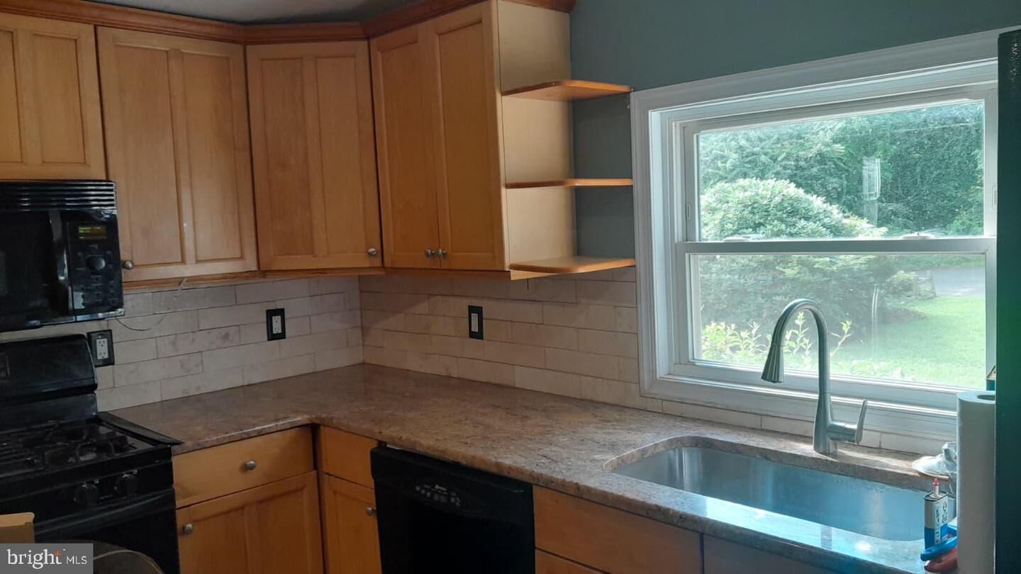 Property Photo: 14 Red Cliff Village Lane PA 18972