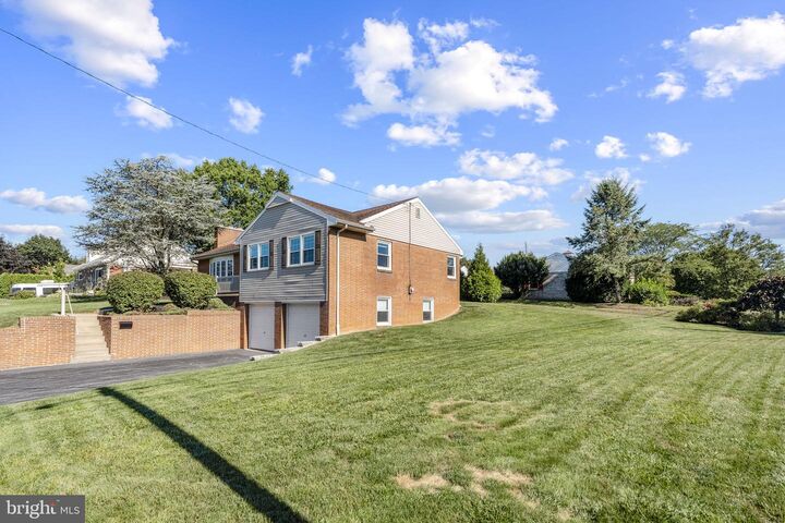 Property Photo: 31 Springcrest Drive PA 17501