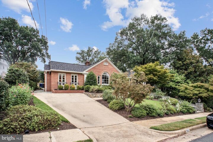 Property Photo:  2907 Dartmouth Road  VA 22314 