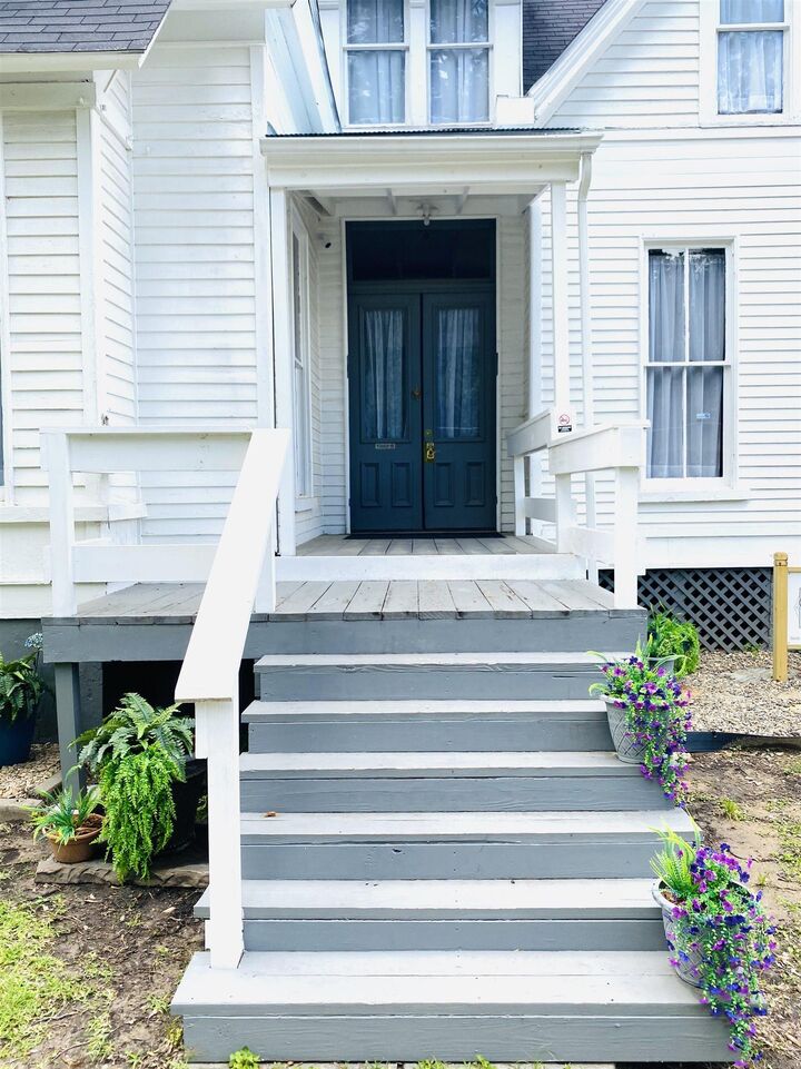 Property Photo:  124 Clifton Street  AR 71701 