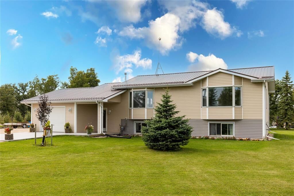 Property Photo: 74 Harmony Drive MB R5G 2Z8