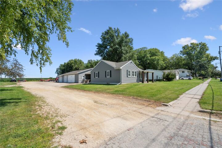 Property Photo: 614 W Main Street IA 52253