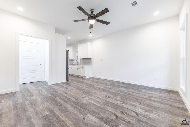 Property Photo:  100 Leisure Pointe Cove  GA 31088-0000 