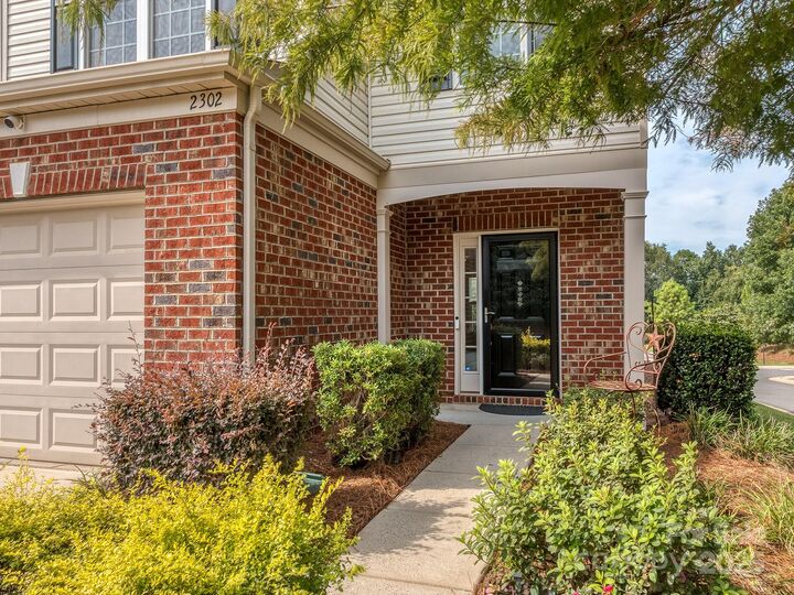 Property Photo: 2302 Kensington Station Parkway NC 28210