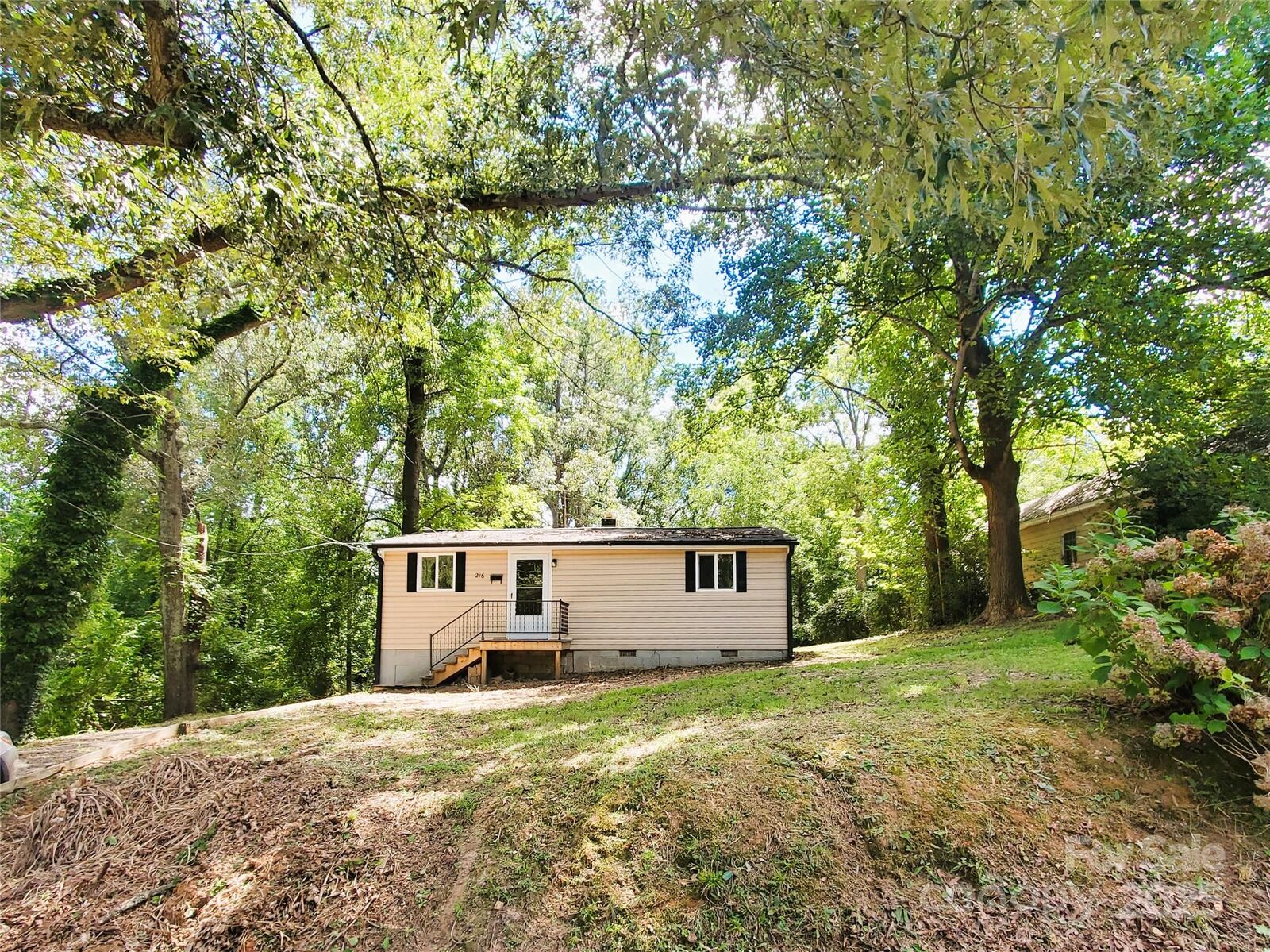 Property Photo:  216 E Georgia Avenue  NC 28016 