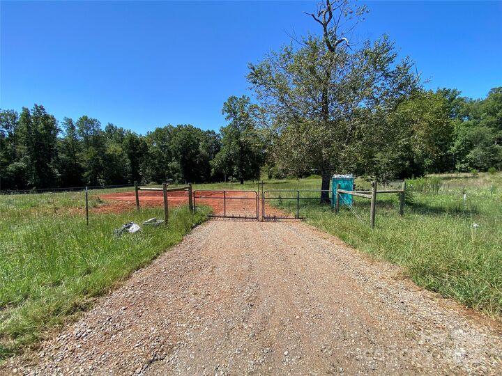 Property Photo: 1517 Hudlow Road NC 28043