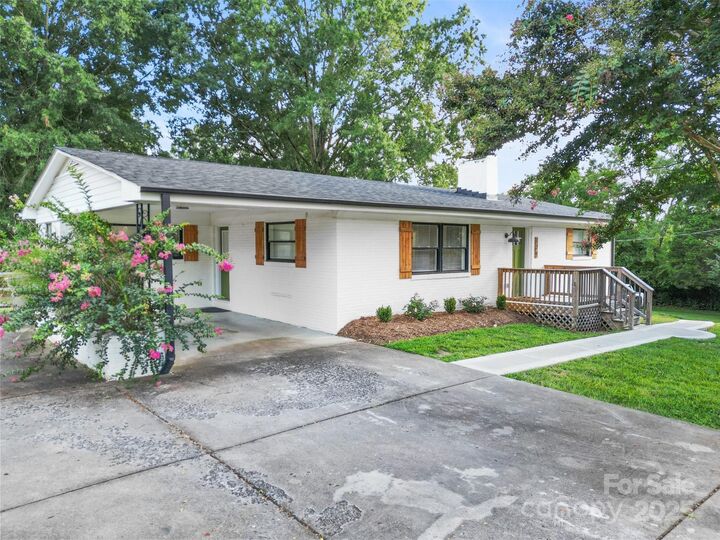 Property Photo: 729 Fisher Street NC 28027