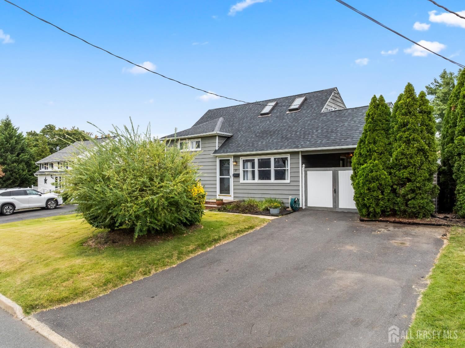 Property Photo:  27 Oxford Road  NJ 08816