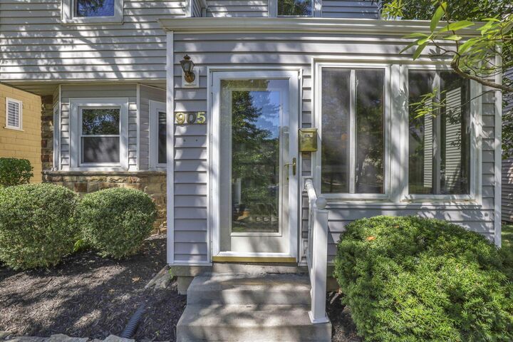 Property Photo: 905 Vernon Road OH 43209