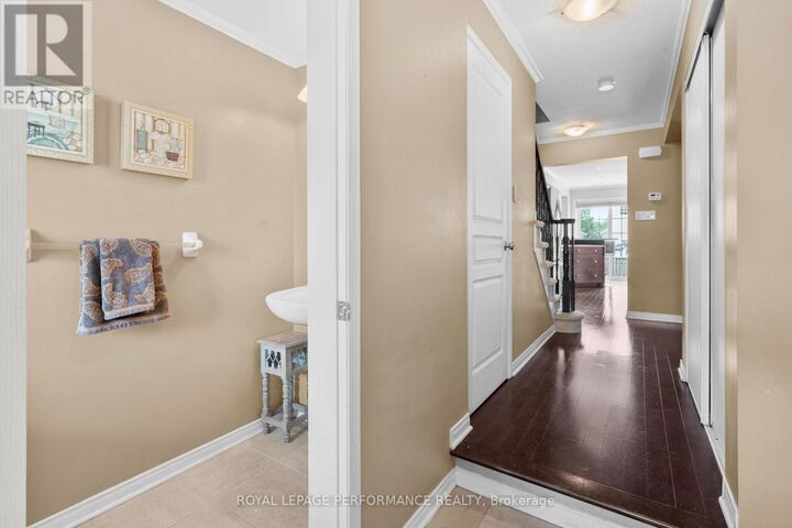 Property Photo: 122 Osnabrook Private ON K2J 0G8