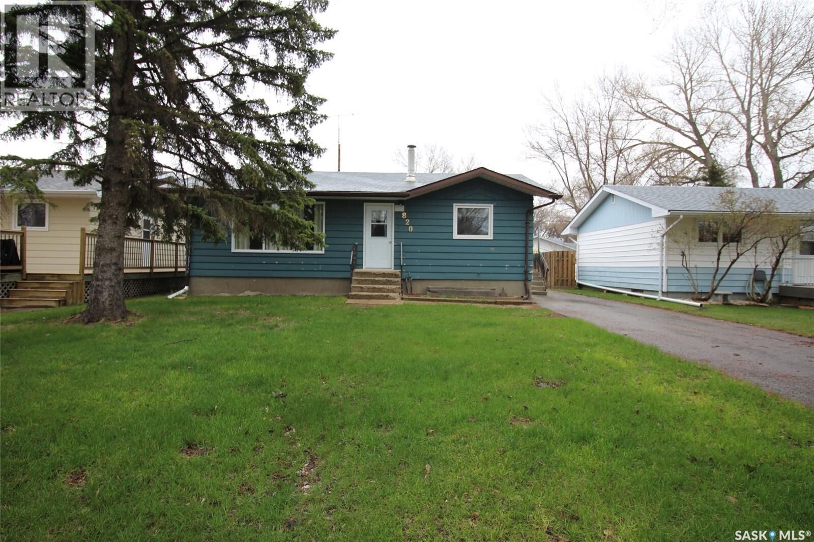 Property Photo: 820 3rd Street E SK S0N 2M0