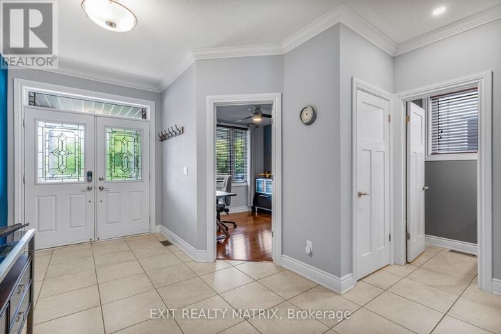Property Photo: 352 Oakcrest Way ON K4A 0S5