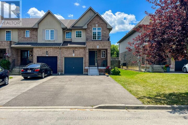 112 Meadow Wood Crescent  Hamilton (Stoney Creek Mountain) ON L8J 3Z8 photo